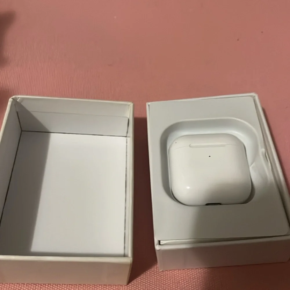 AP-4 Wireless Earbuds - White NIB